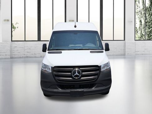 Used 2024 Mercedes-Benz eSprinter 170 Cargo image 8