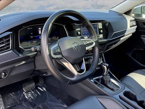 Used 2024 Volkswagen Jetta SE FWD image 19
