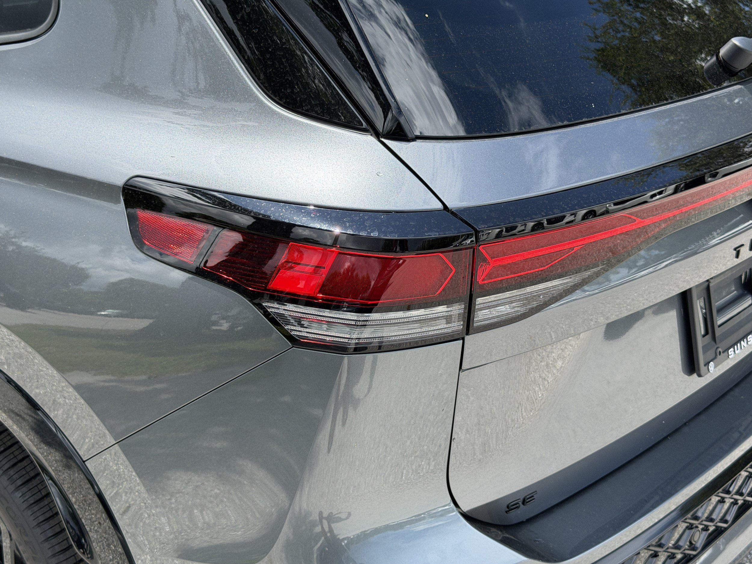 New 2026 Volkswagen Tiguan SE R-Line FWD image 10