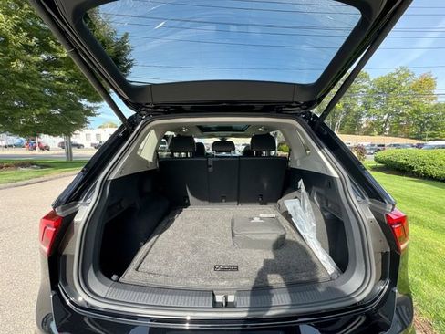 Certified 2022 Volkswagen Tiguan SE w/ Panoramic Sunroof Package image 23