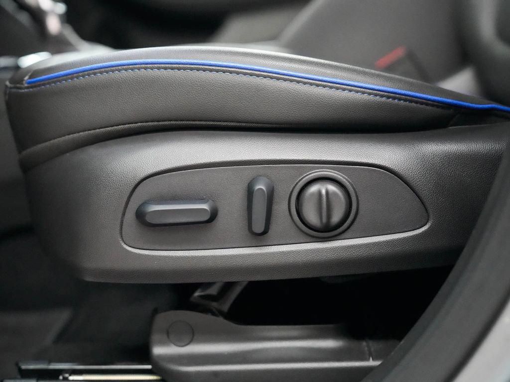 Used 2025 Buick Encore GX Sport Touring w/ Advanced Technology Package AWD/4WD image 31