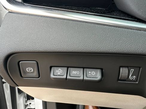 Used 2022 Buick Enclave Avenir FWD image 13