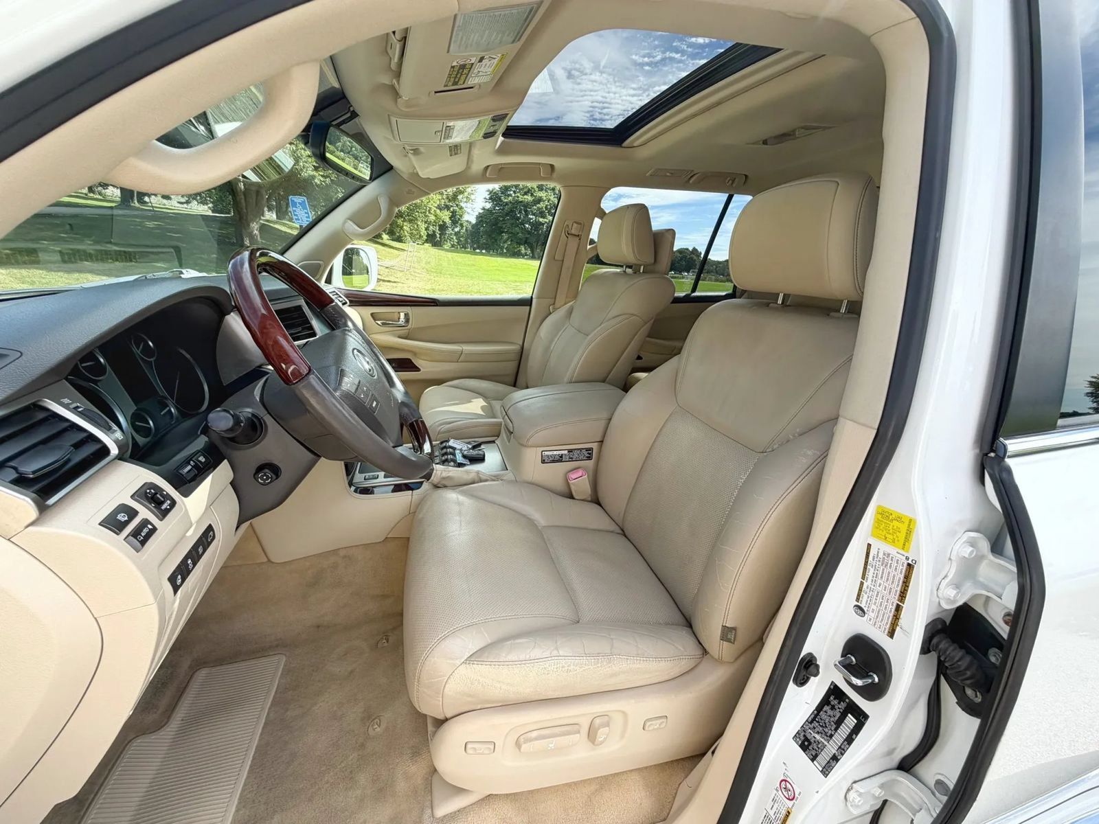 Used 2013 Lexus LX 570 4WD w/ Luxury Pkg image 79