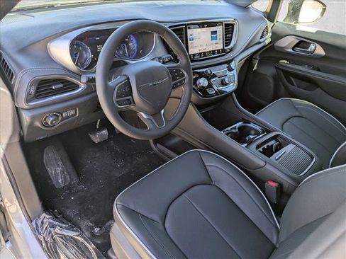 New 2026 Chrysler Pacifica Limited AWD/4WD image 3