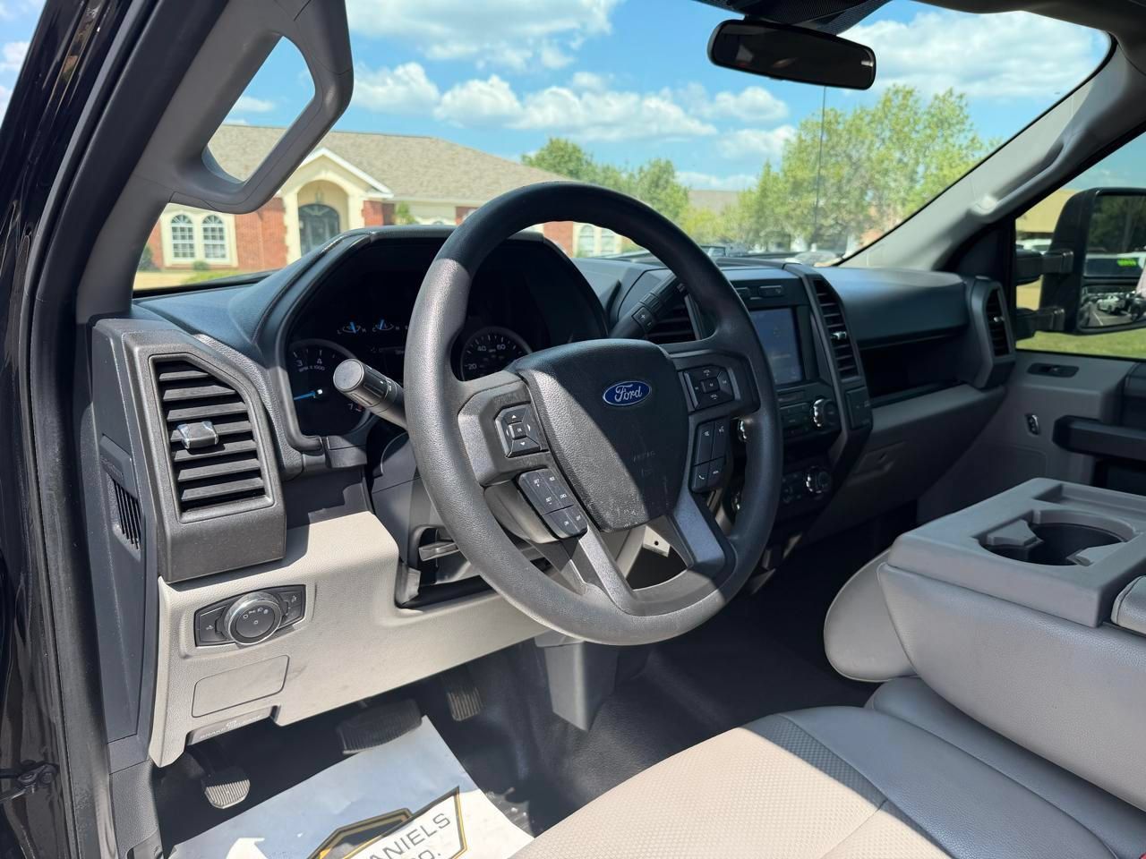 Used 2022 Ford F250 XL w/ STX Appearance Package AWD/4WD image 9