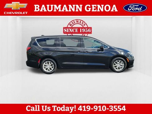 Used 2025 Chrysler Pacifica Select FWD image 6