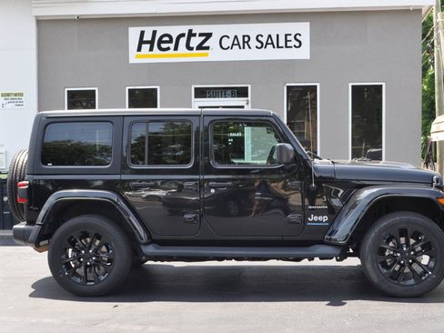 Used 2023 Jeep Wrangler Unlimited Sahara w/ Cold Weather Group AWD/4WD image 1