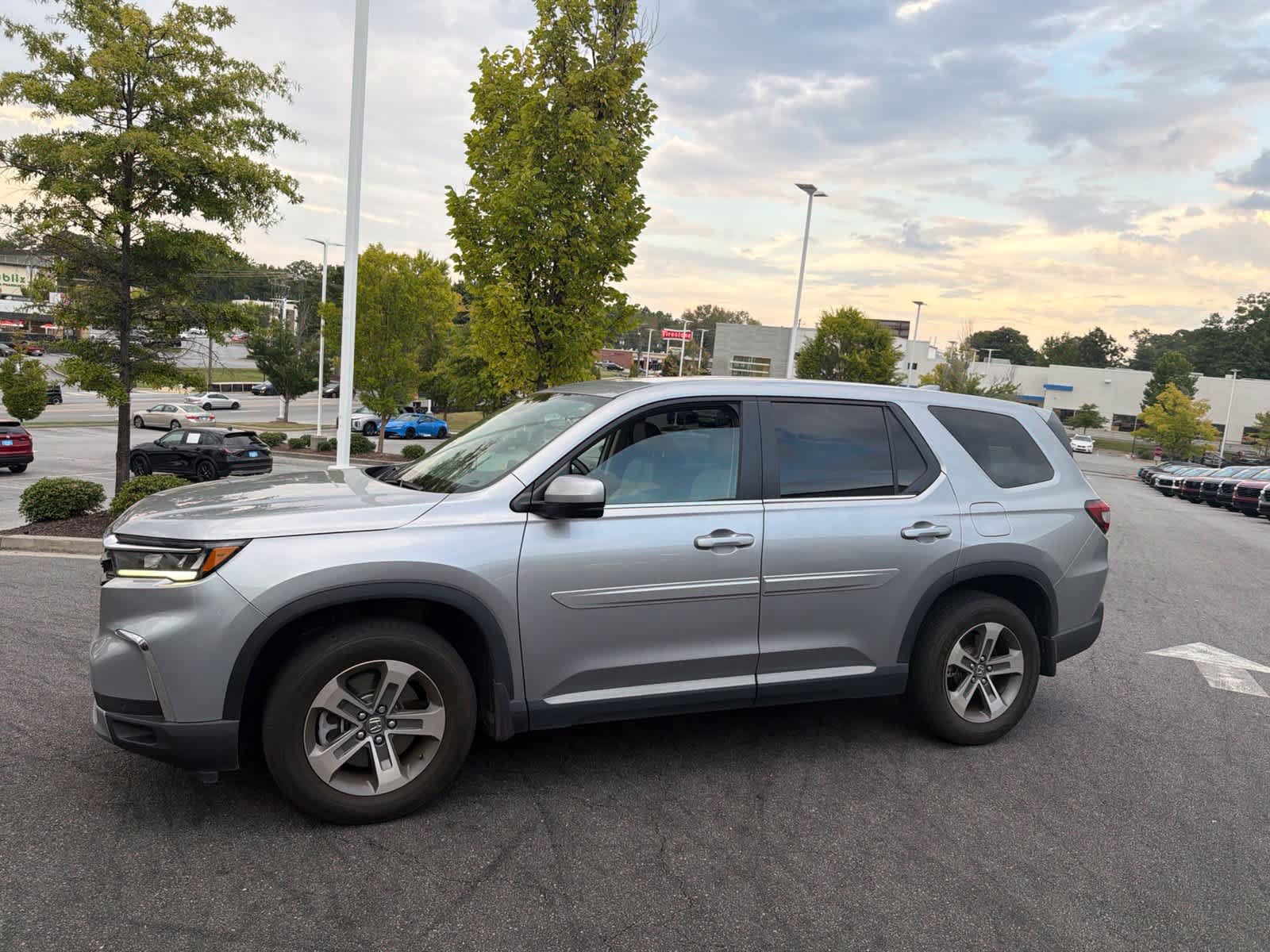 Certified 2025 Honda Pilot EX-L image 6
