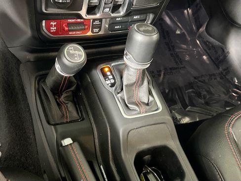 Used 2023 Jeep Wrangler Unlimited Rubicon w/ LED Lighting Group AWD/4WD image 17