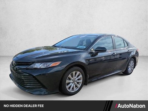 Used 2019 Toyota Camry LE FWD image 1