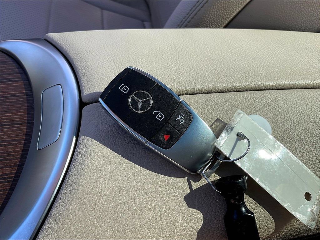Used 2020 Mercedes-Benz GLC 300 image 34