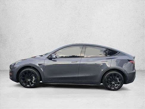 Used 2022 Tesla Model Y Long Range image 9