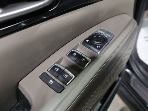 Used 2025 Kia Carnival FWD image 13