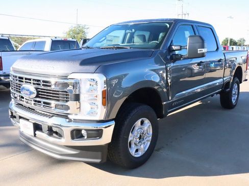 New 2026 Ford F250 XLT w/ FX4 Off-Road Package image 9
