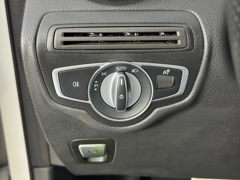 Used 2022 Mercedes-Benz GLC 300 4MATIC w/ AMG Line image 17