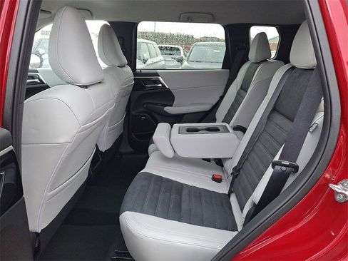New 2026 Mitsubishi Outlander SE image 5