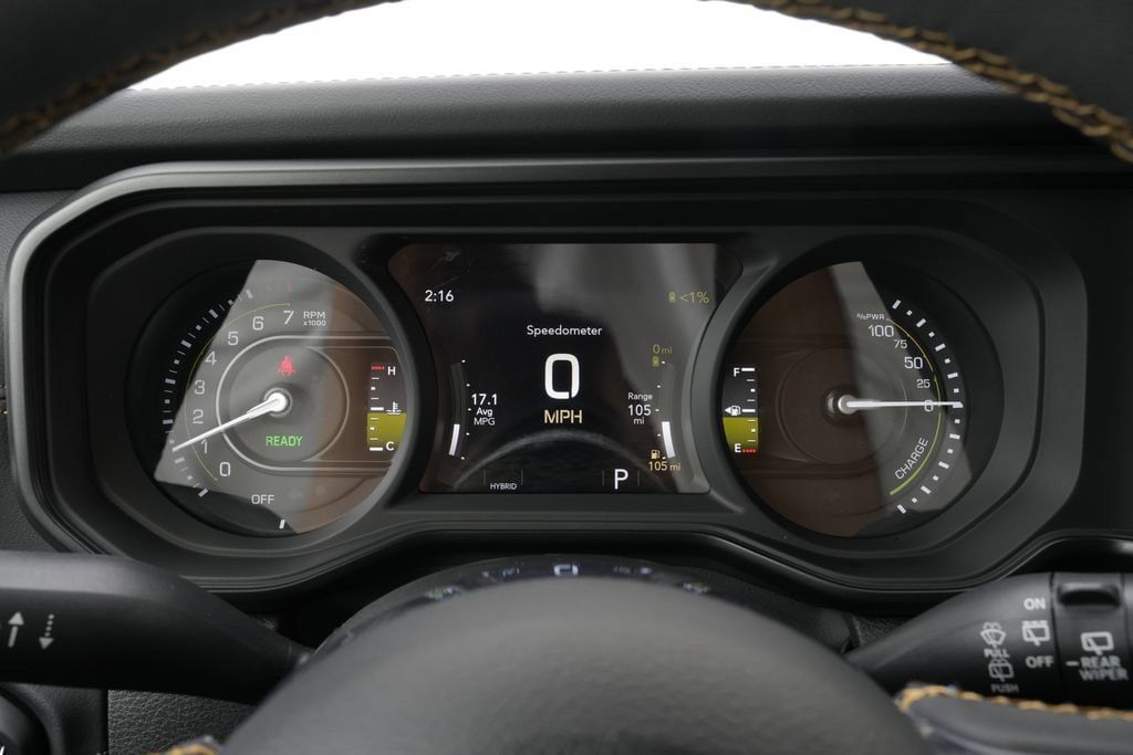 Used 2024 Jeep Wrangler Unlimited Sahara w/ Technology Group AWD/4WD image 47