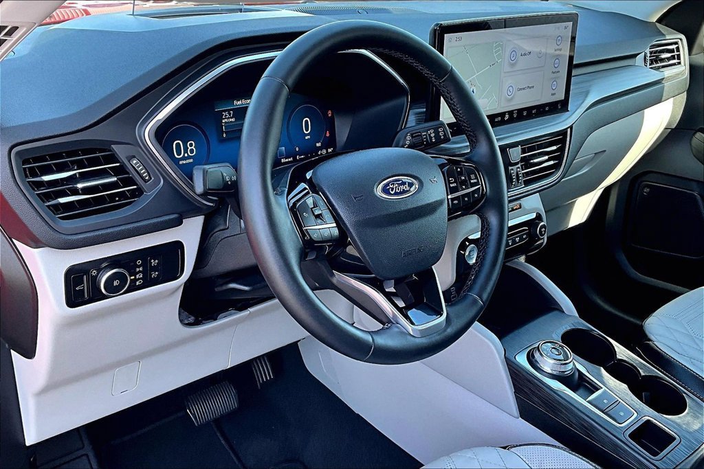 Used 2023 Ford Escape Platinum w/ Premium Technology Package AWD/4WD image 7