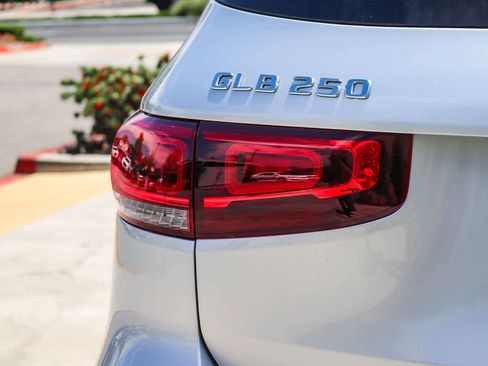 Used 2023 Mercedes-Benz GLB 250 image 7
