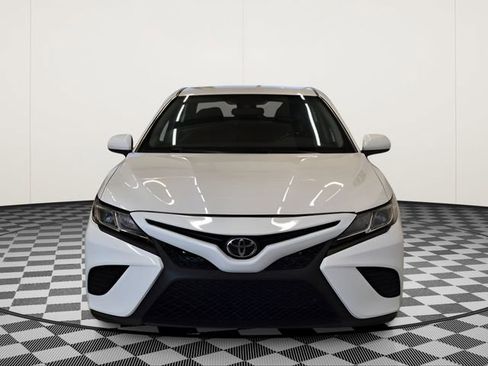Used 2020 Toyota Camry SE w/ Carpet Mat Package FWD image 3