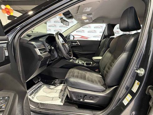 Used 2024 Mitsubishi Outlander AWD image 35