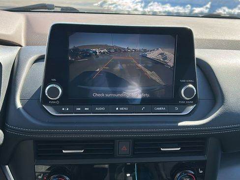 Used 2023 Nissan Rogue SV w/ SV Premium B Package image 17