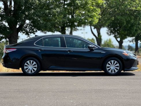 Used 2019 Toyota Camry LE FWD image 8