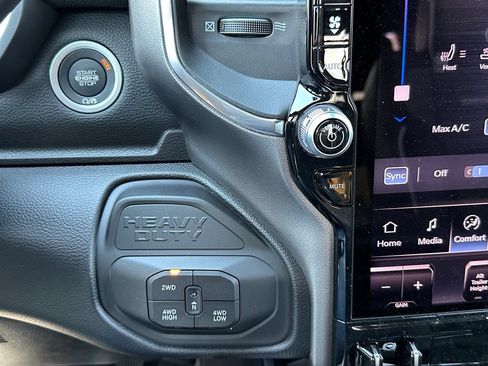 New 2026 RAM 2500 Laramie AWD/4WD image 25
