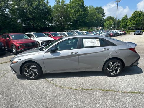 Used 2025 Hyundai Elantra Sport image 8
