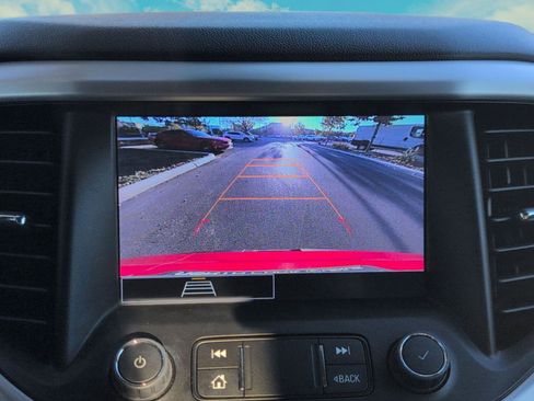 Used 2023 GMC Acadia SLE w/ Driver Convenience Package image 11