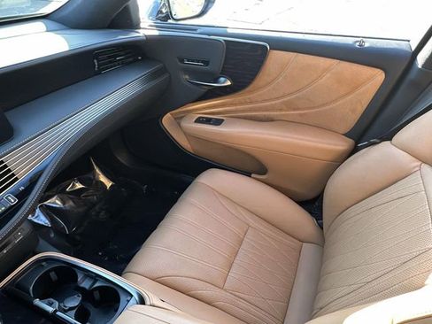 Used 2022 Lexus LS 500 AWD image 39