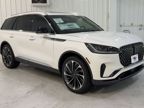 New 2025 Lincoln Aviator Reserve w/ Illumination Package image 3