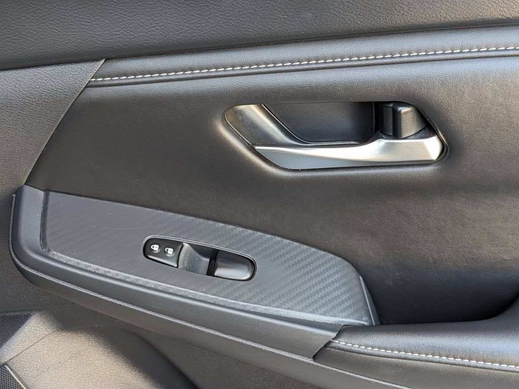 Used 2025 Nissan Sentra SV FWD image 33