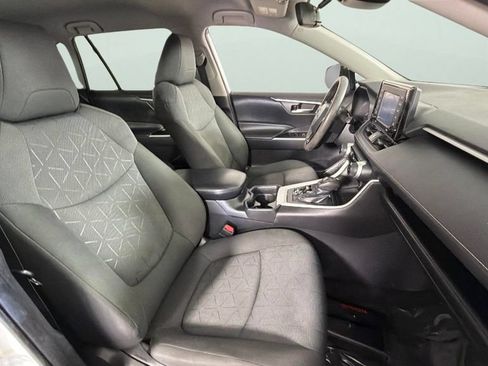 Used 2021 Toyota RAV4 XLE FWD image 31