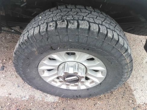 Used 2022 Ford F350 XLT w/ FX4 Off-Road Package image 11