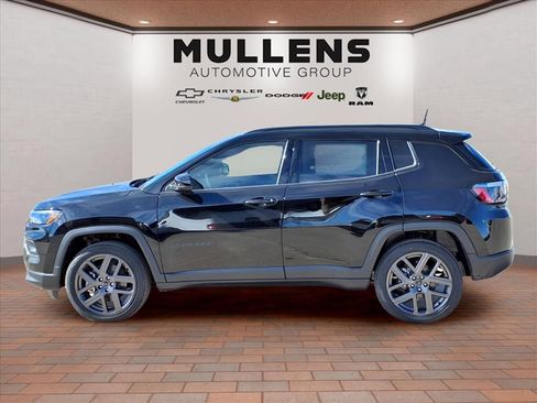 New 2026 Jeep Compass Latitude image 8