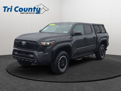 Used 2025 Toyota Tacoma TRD Off-Road w/ TRD Off Road Upgrade Package AWD/4WD image 3