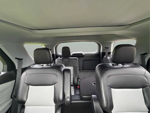 Used 2022 Ford Explorer XLT w/ Equipment Group 202A AWD/4WD image 19