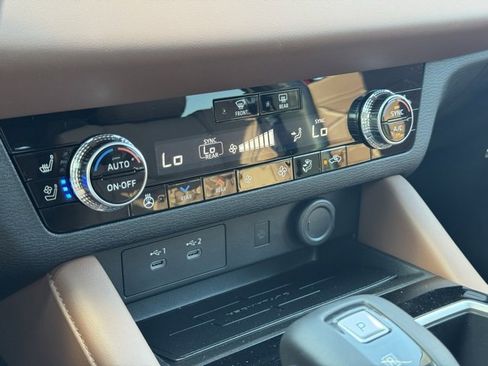 New 2025 Mitsubishi Outlander SEL image 29