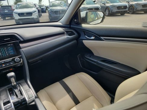 Used 2019 Honda Civic Touring image 17
