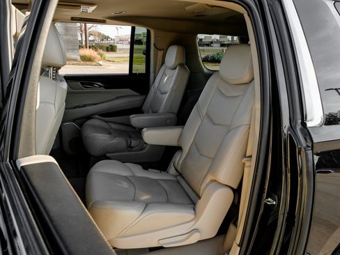 Used 2019 Cadillac Escalade ESV Premium Luxury image 41