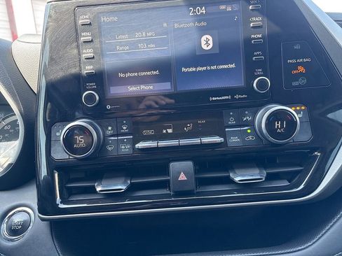 Used 2022 Toyota Highlander XLE image 15