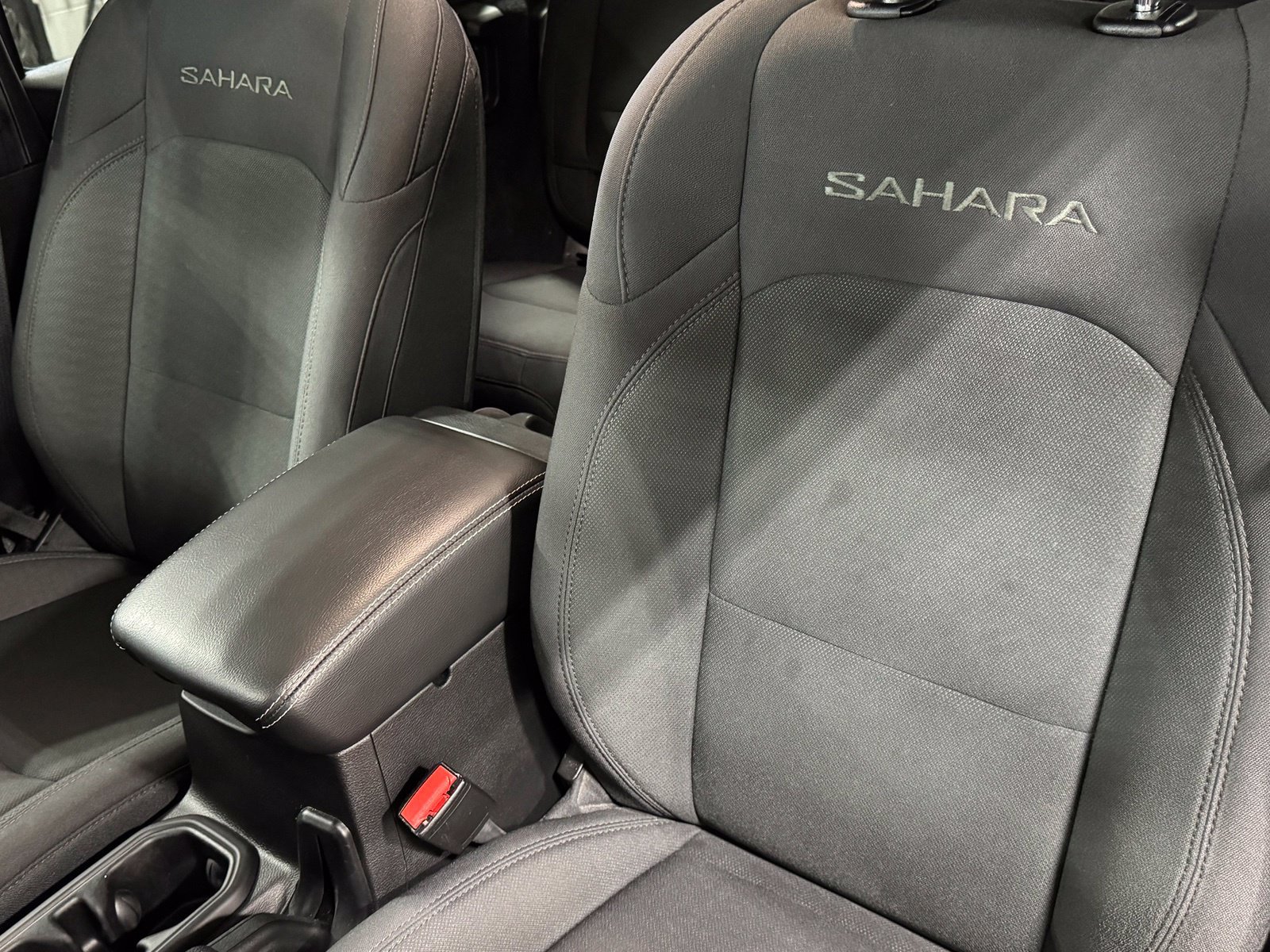 Used 2021 Jeep Wrangler Unlimited Sahara w/ Uconnect 4C Nav & Sound Group AWD/4WD image 32