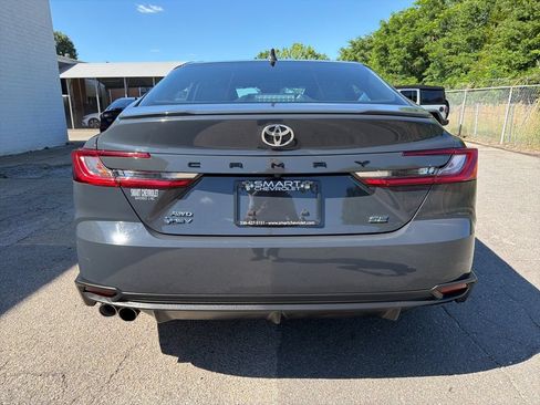 Used 2025 Toyota Camry SE AWD/4WD image 3