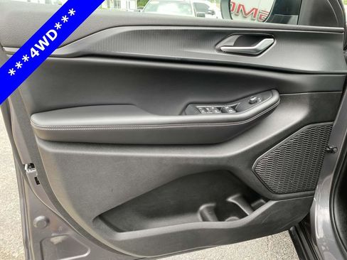 Used 2023 Jeep Grand Cherokee L Laredo image 14