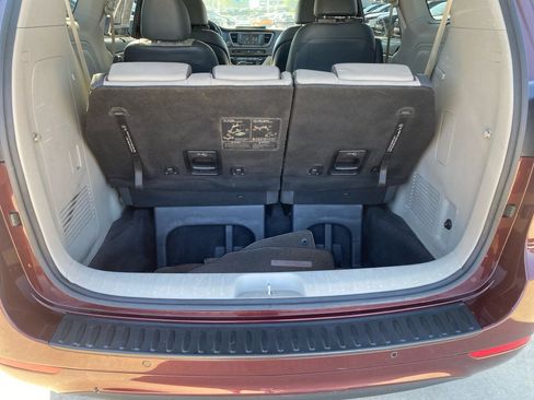 Used 2017 Kia Sedona LX w/ LX Essentials Premium Package FWD image 19