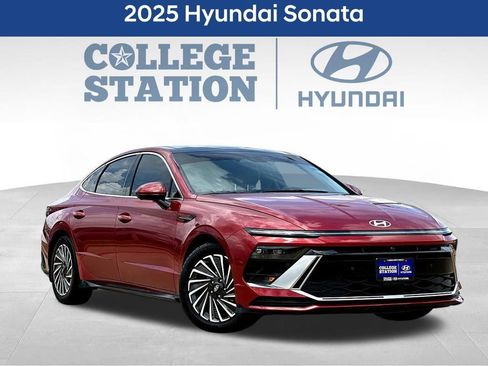 Used 2025 Hyundai Sonata Limited FWD image 3
