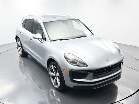 Certified 2025 Porsche Macan image 45