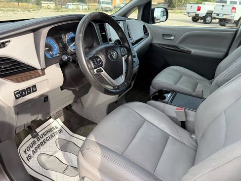 Used 2017 Toyota Sienna XLE w/ XLE Navigation Package AWD/4WD image 33