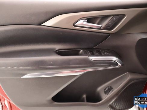 Used 2025 Chevrolet Traverse LT w/ Driver Confidence Package image 17